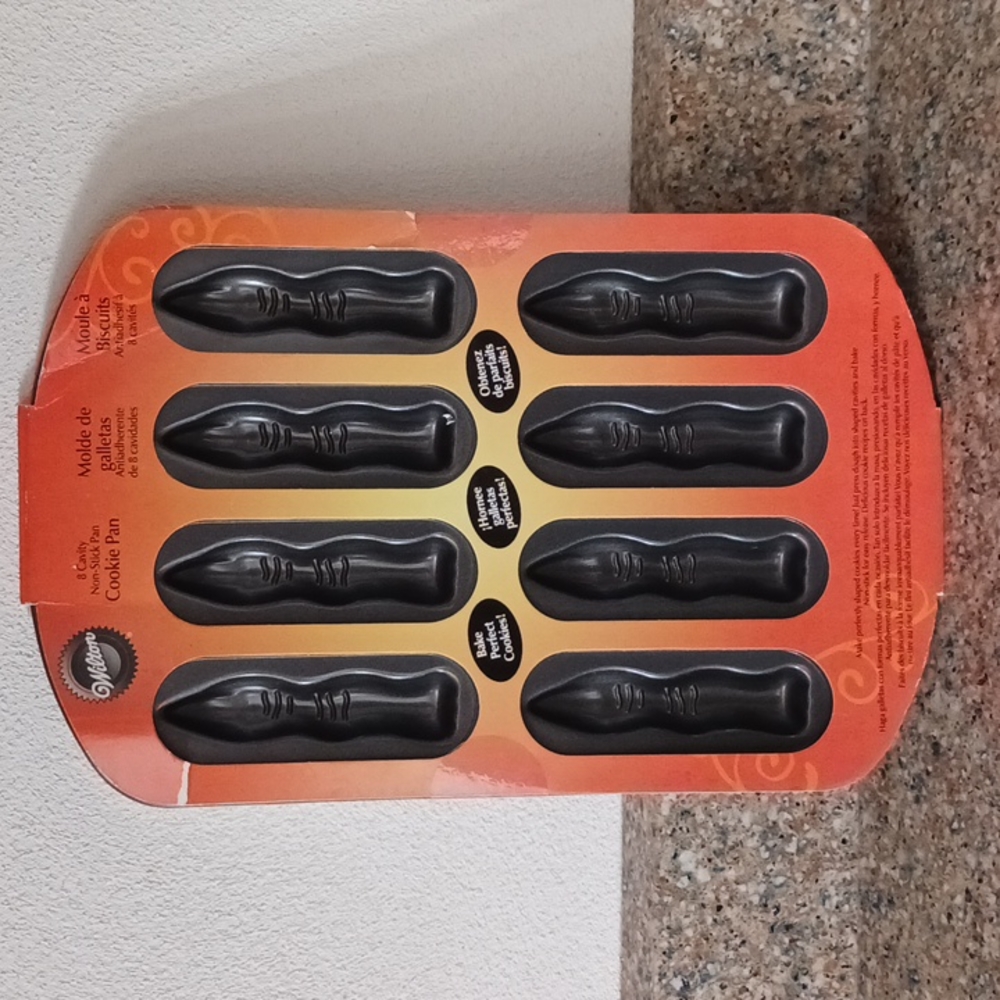 Wilson 8 Cavity Cookie Pan Mold Halloween Witch Zombie Monster Finger